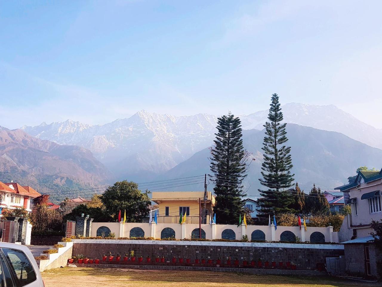 Hotel Dharamshala Paradise Экстерьер фото